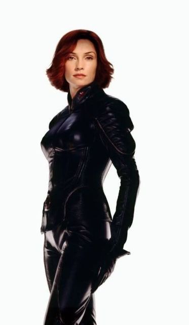 Ficou mundialmente conhecida pelo público nerd quando entregou seu rosto e seu corpo para a personagem Jean Grey, na primeira Trilogia X-Men.