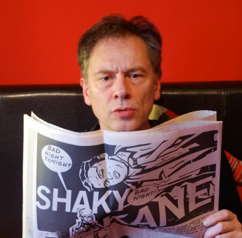 O britânico David Hine, que já trabalhou com X-Men, Batman, Inumanos, Juiz Dredd e Spawn.